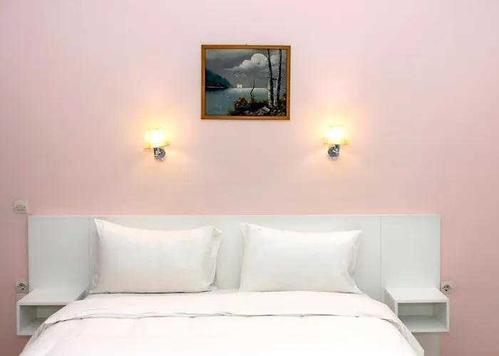 Revekka Rooms